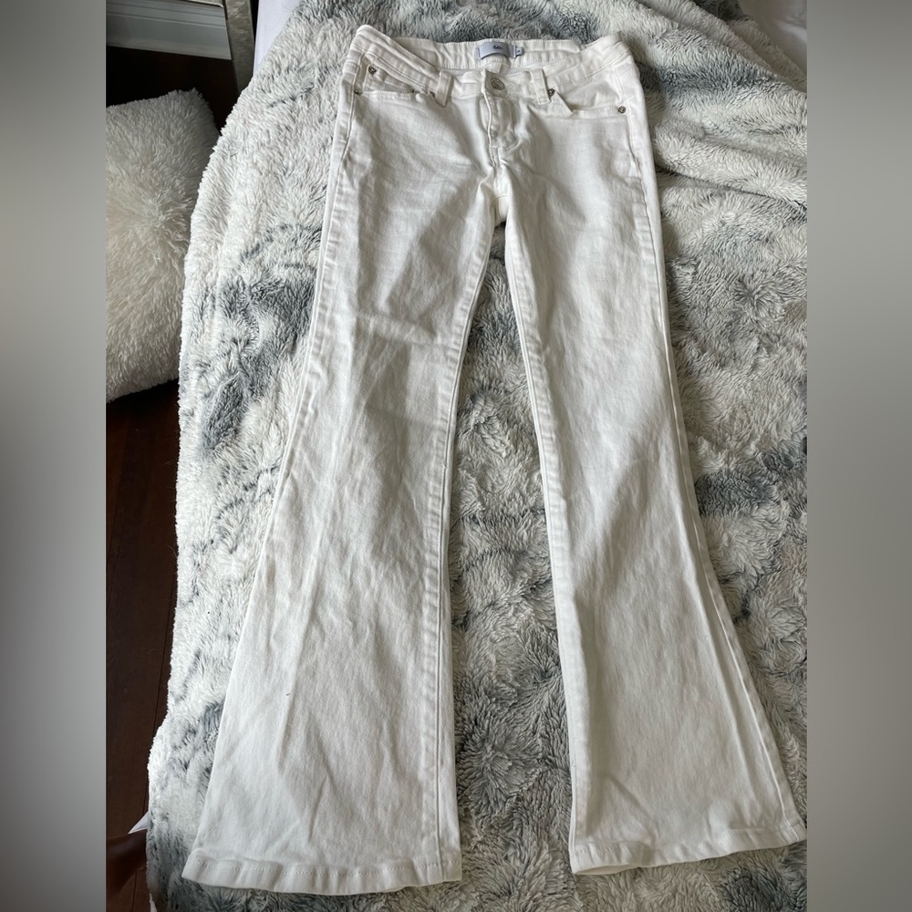 Adika Small Low Rise White jeans